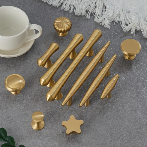 JAYA High Quality Luxury Modern Solid Brass Gold Pulls Knobs Kitchen Brushed Brass Cabinet Furniture Door Handle