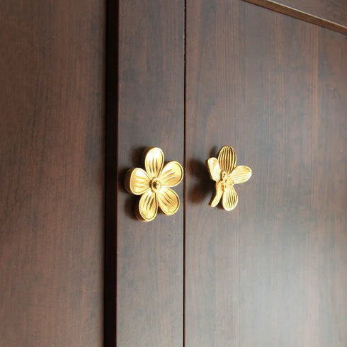 JAYA Modern Luxury Brass Furniture Handle Simple Plant Flower Design for Wardrobe Cabinet Door Drawer Knob